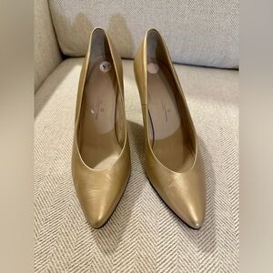Classic Pointed-Toe Women’s Leather Pumps in Metallic Gold 9